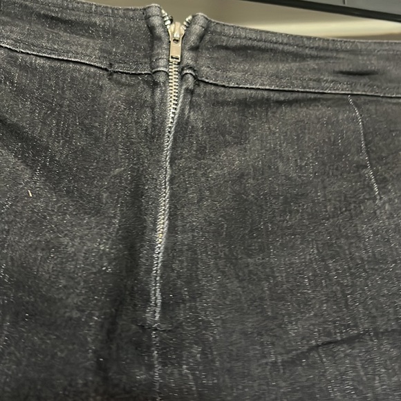 Black asymmetric skort! Back zipper. No longer fits me. - Picture 4 of 5